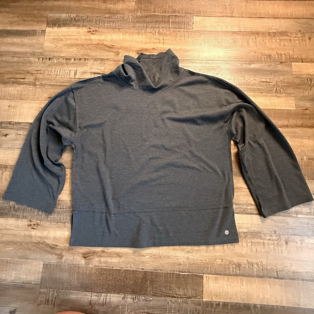 Apana Grey Mock Neck Long Sleeve Top Sz‎ M Raw Hem